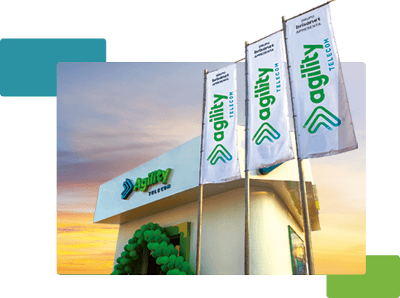 Escritório moderno da Agility Telecom com equipamentos de tecnologia avançada