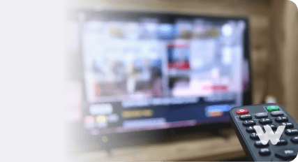 Imagem de um controle apontando para uma televisão